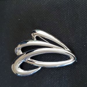 VINTAGE SILVER SHELL DESIGN PIN